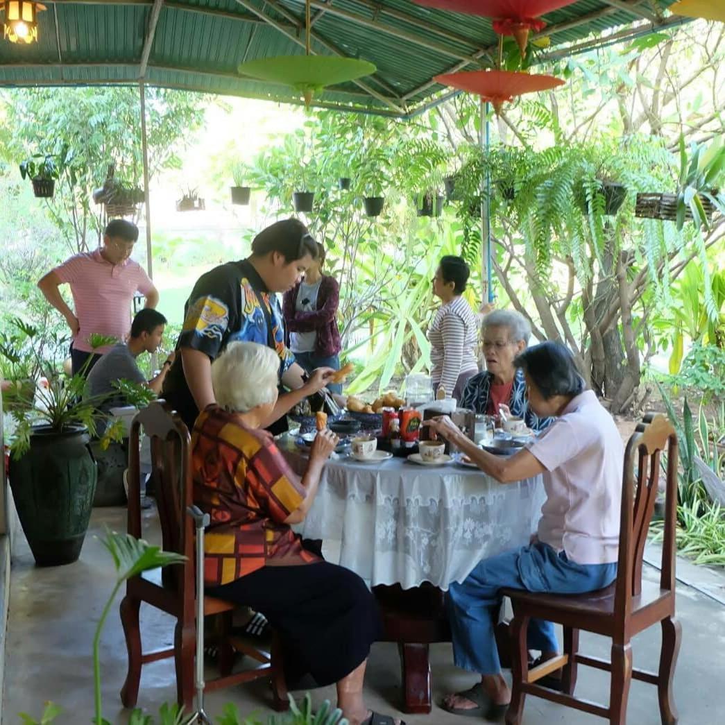 Baan Sithepaban Guesthouse Phitsanulok Bagian luar foto